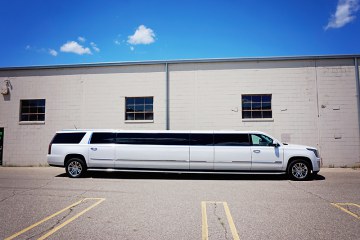 Tacoma limousine / Luxury town car